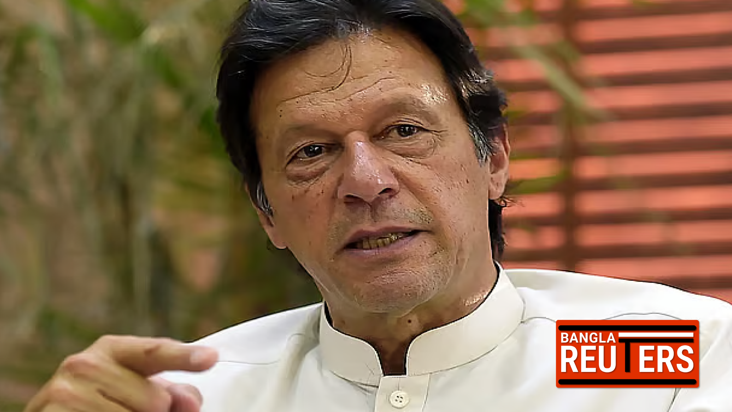 কারাবন্দী ইমরান খানের দৃষ্টিশক্তিতে বড় জটিলতা: রেটিনায় অস্ত্রোপচারের পর ফিরেছেন আদিয়ালা কারাগারে