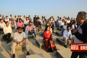 পতেঙ্গা সৈকতে তারুণ্যের সুরে আমীর খসরু