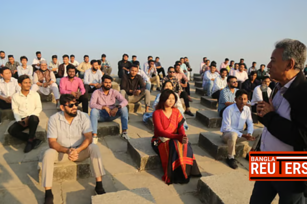 পতেঙ্গা সৈকতে তারুণ্যের সুরে আমীর খসরু