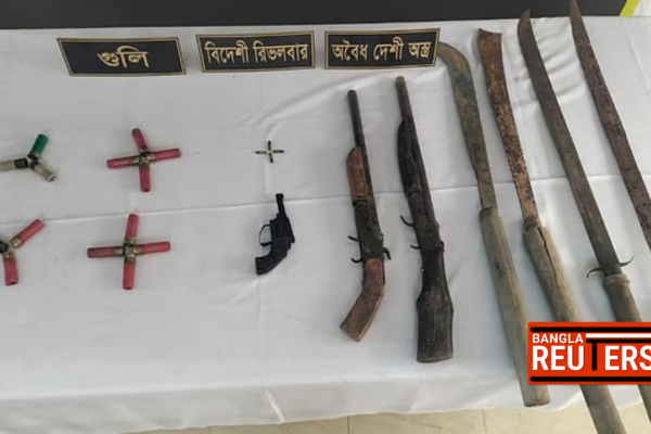 বাঁশখালীর জনপদে র‌্যাবের শ্বাসরুদ্ধকর অভিযান: বস্তাভর্তি আগ্নেয়াস্ত্র ও রামদা উদ্ধার, সটকে পড়ল দুর্বৃত্তরা